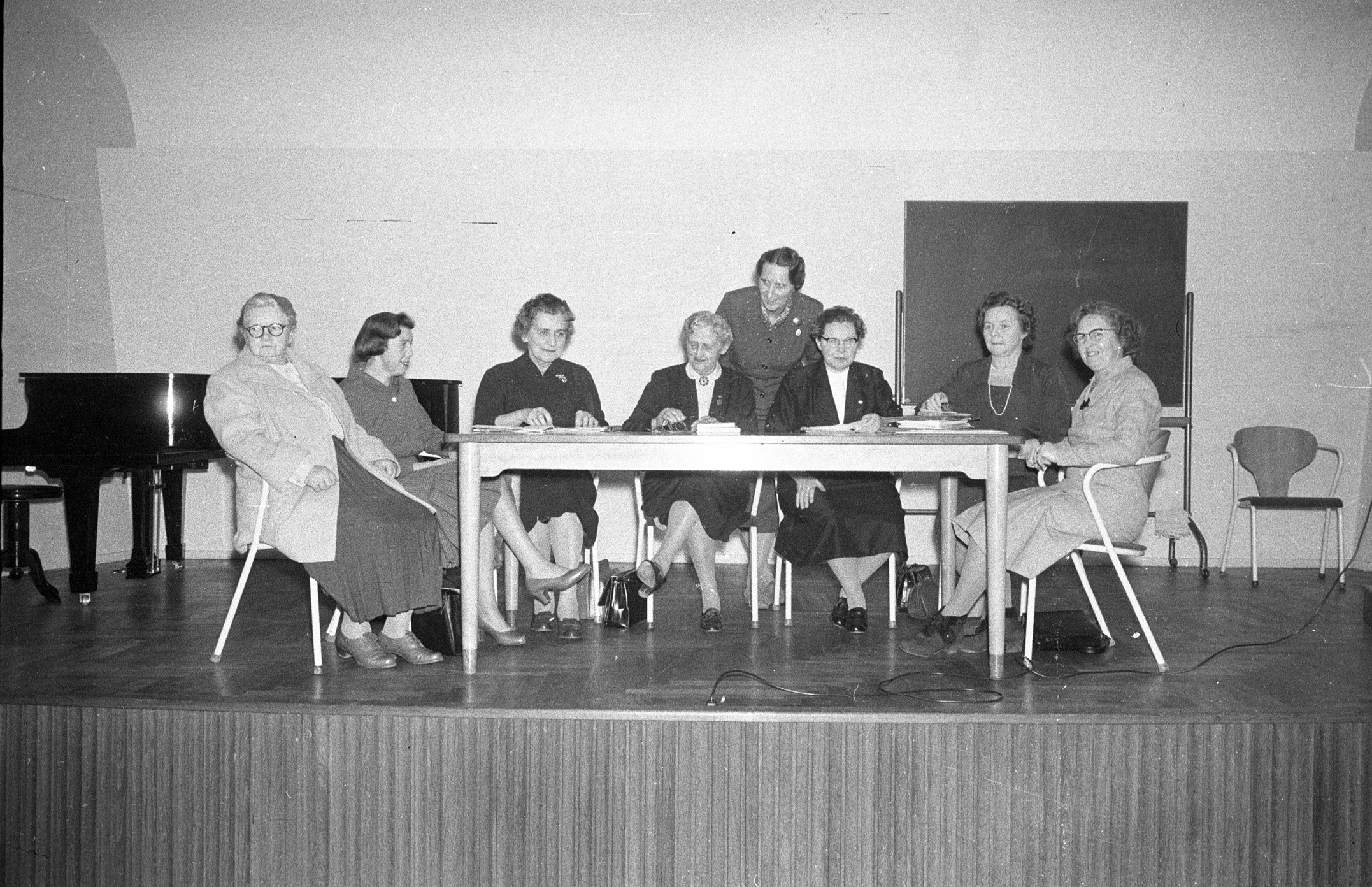 Møde i Dansk Kvindesamfund og Odense Husmoderforening 1958.